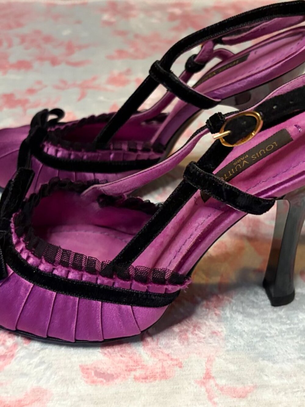 Louis Vuitton Pleated Satin Balmoral Pumps - Picture 2 of 4